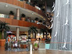 322 Dubai Mall, WasserfÑlle.JPG